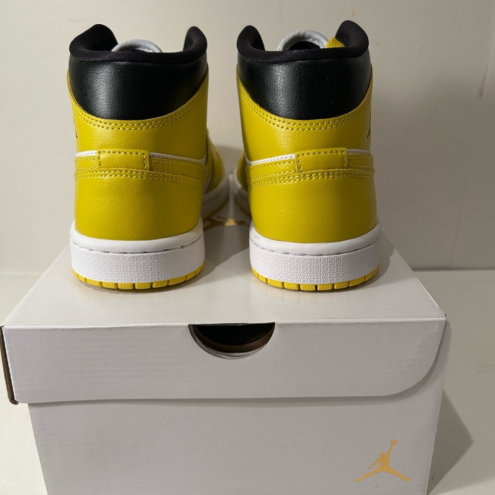 Jordan 1 Mid Vivid Sulfur Yellow - Picture 3 of 4